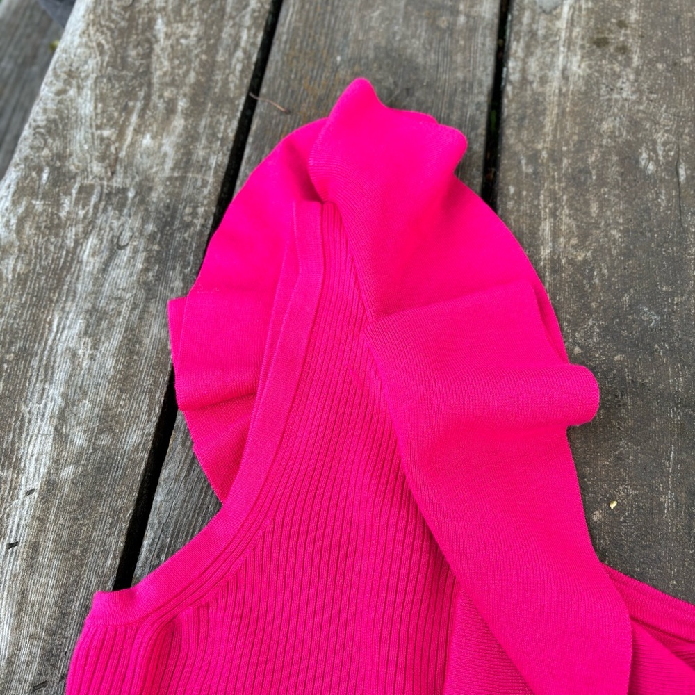 EXPRESS Ruffle One Shoulder Cropped Sweater Tank Size M - Picture 6 of 10